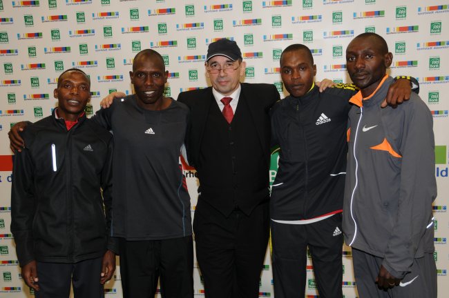 Foto: Rudolf Arndt/Viersen Augustine Kiprono Choge - Geoffrey Kipkoech Rono - Michael Lederer - William Biwott Tanui - Gideon Gathimba „…und alle zusammen wiegen gerade mal die Hälfte…“ (Patric Stieler)
