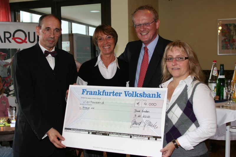 SpendenübergabeWuzzelauf Spendenübergabe zum Wuzzelauf 2010