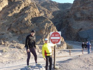 Frank Hamel und Ulrich Tomaschewski vor dem Titus Canyon
