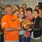 Igstadts Konfirmanden beim Brotbacken