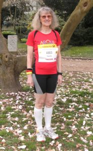 Marita Brenk im Laufdress mit ARQUE-Shirt