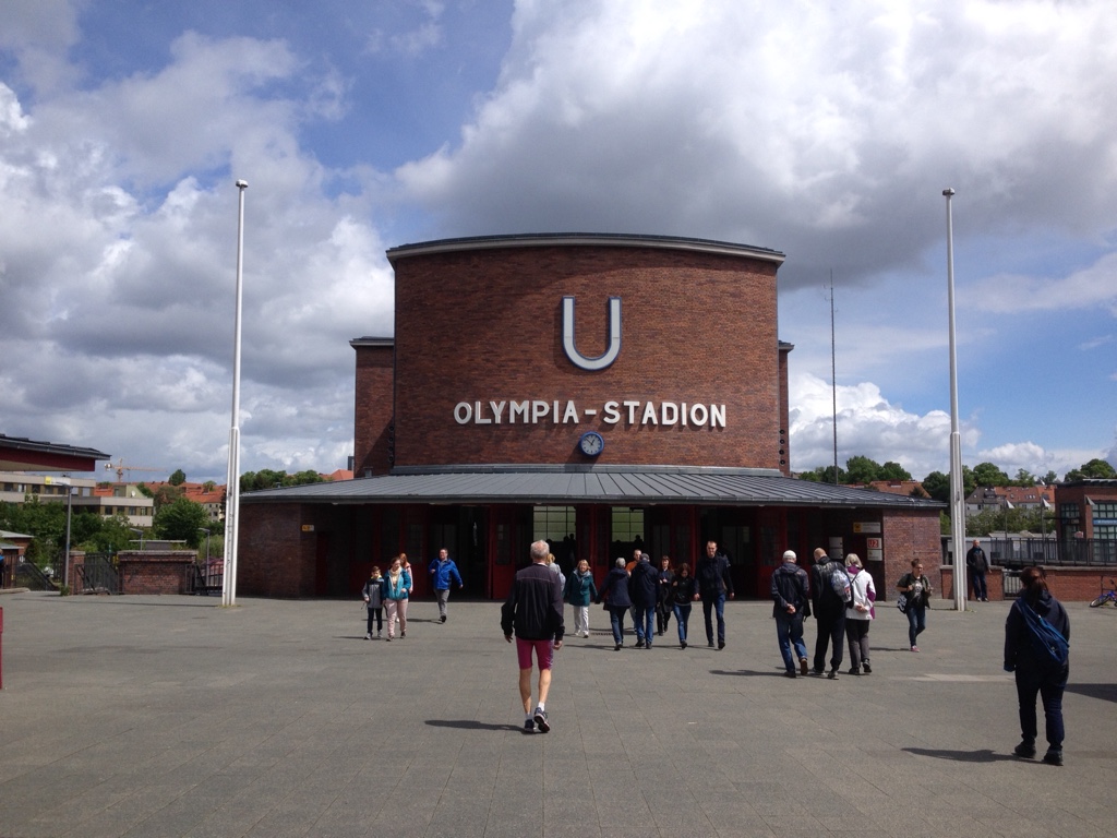 Die U-Bahnhaltestelle Olympiastadion in Berlin