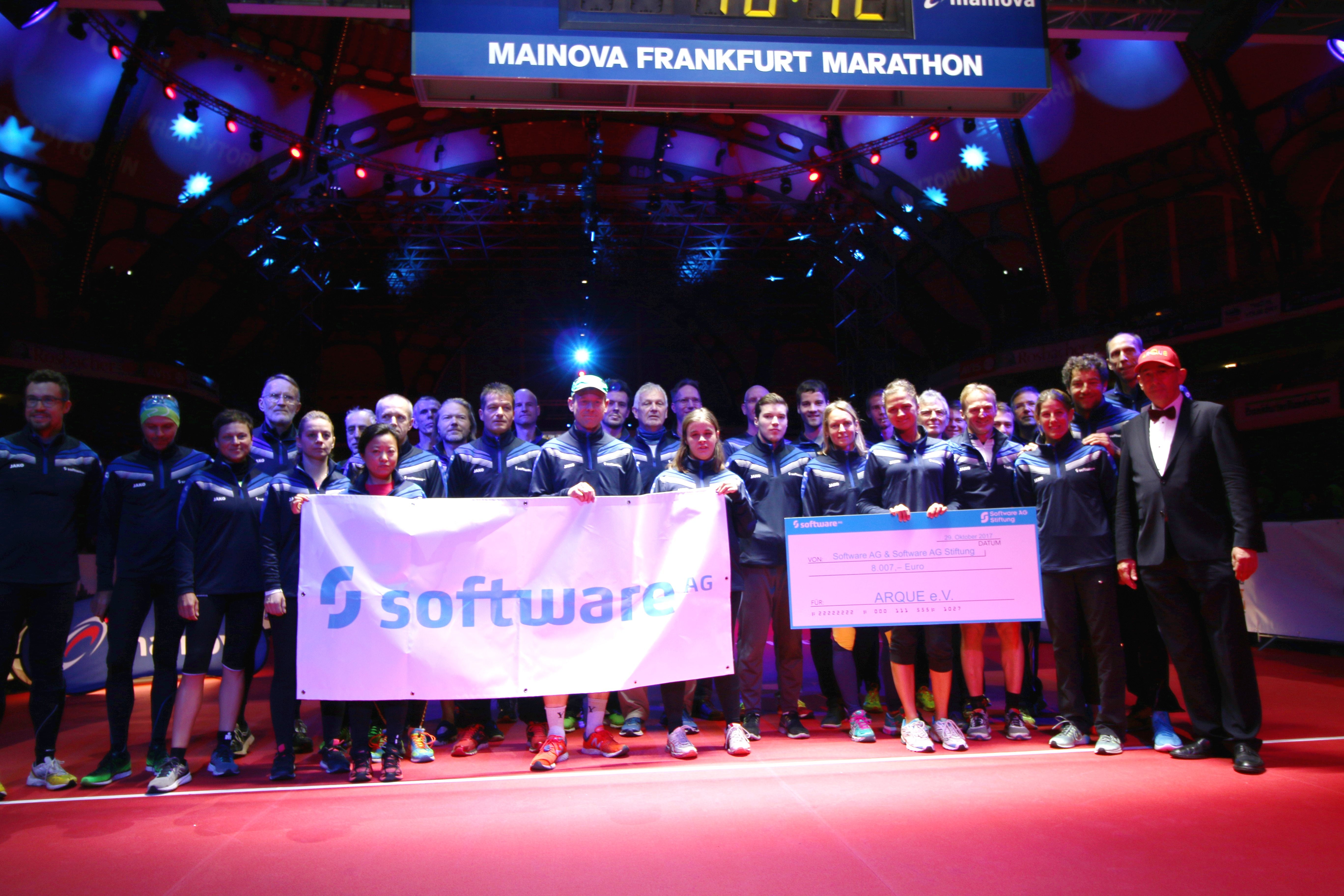 Gruppenbild bei der Scheckübergabe ©Katja Räuber/Software AG